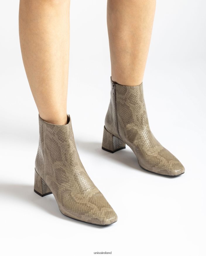 Graceful 80842D981 Women Unisa Square toe ankle boot with a zip