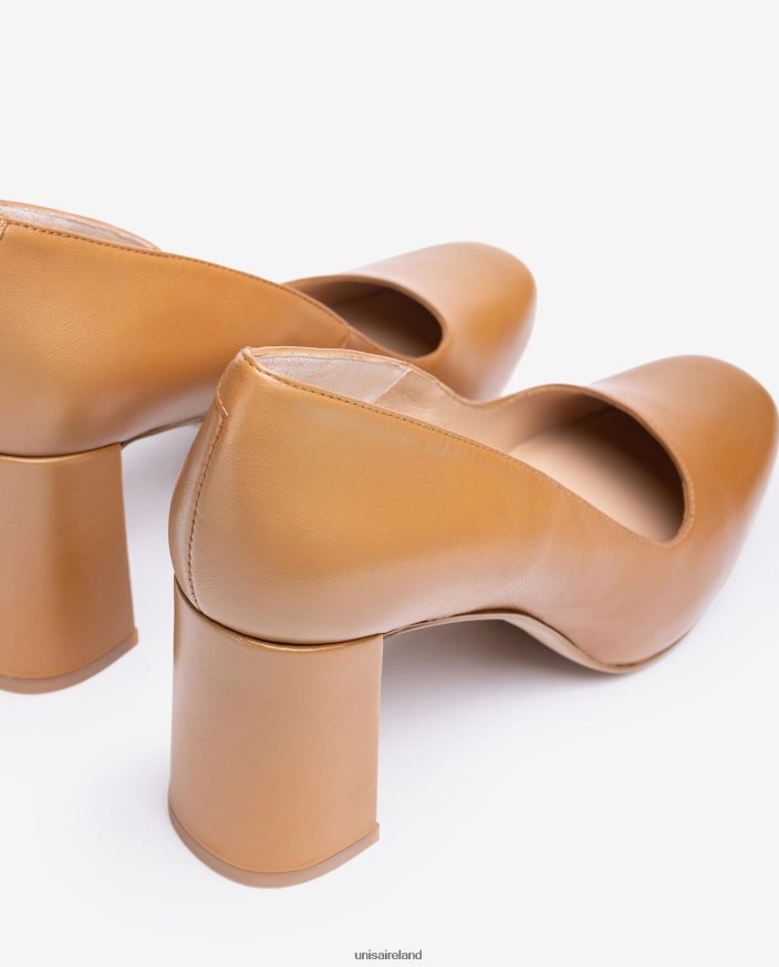 Brown 80842D563 Women Unisa Square toe pump with a platform